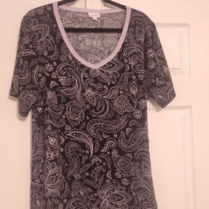 LuLaRoe Women's Black & Lavender Floral/Paisley V-Neck Top. Size Large.